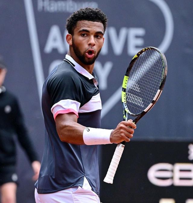 世界网球队完胜德国网球队，西西帕斯制霸全场