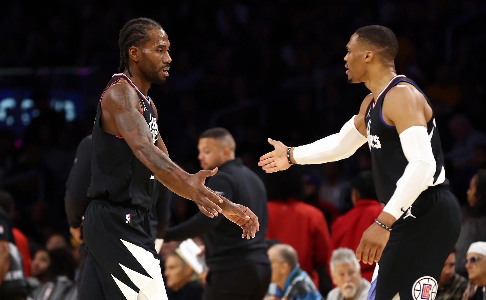 希腊男篮翻盘塞尔维亚男篮，拉塞尔三分雨点燃全场