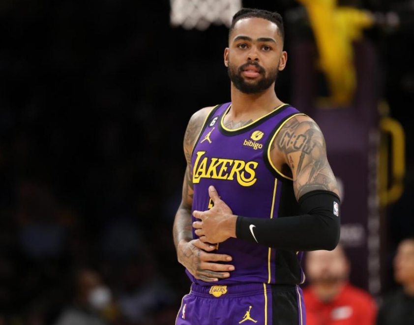 希腊男篮翻盘塞尔维亚男篮，拉塞尔三分雨点燃全场