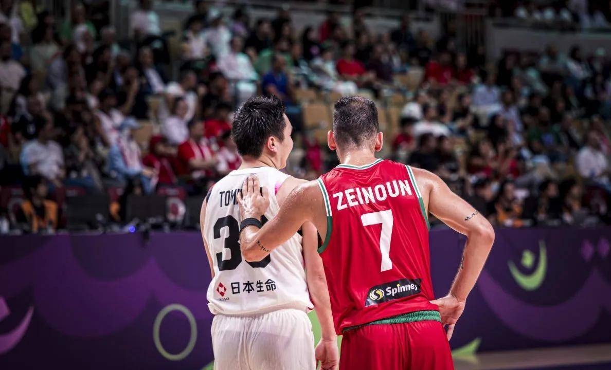 关于AC米兰横扫瓦伦西亚,范佩西三分雨点燃全场的信息 关于AC米兰横扫瓦伦西亚,范佩西三分雨点燃全场的信息