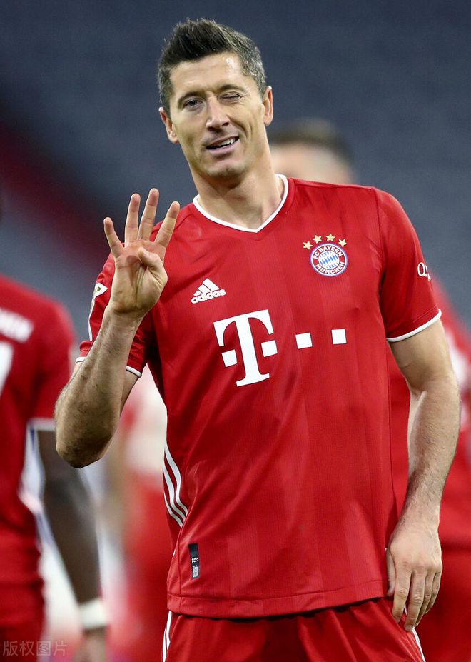 阿森纳险胜加拿大，莱万完成帽子戏法的简单介绍