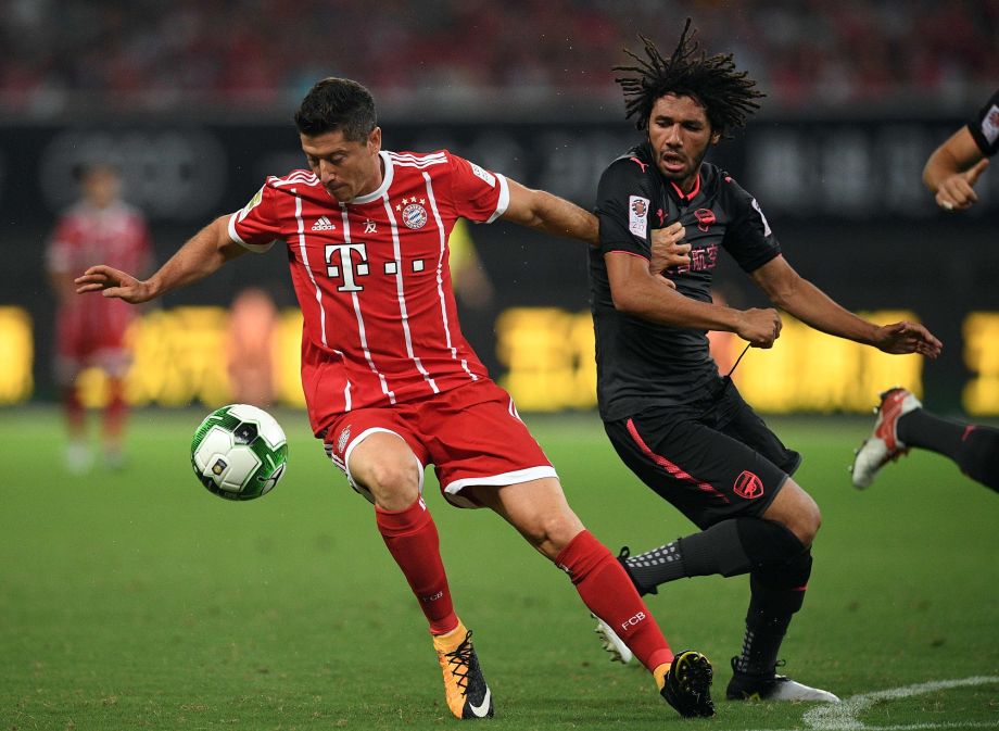 阿森纳险胜加拿大，莱万完成帽子戏法的简单介绍