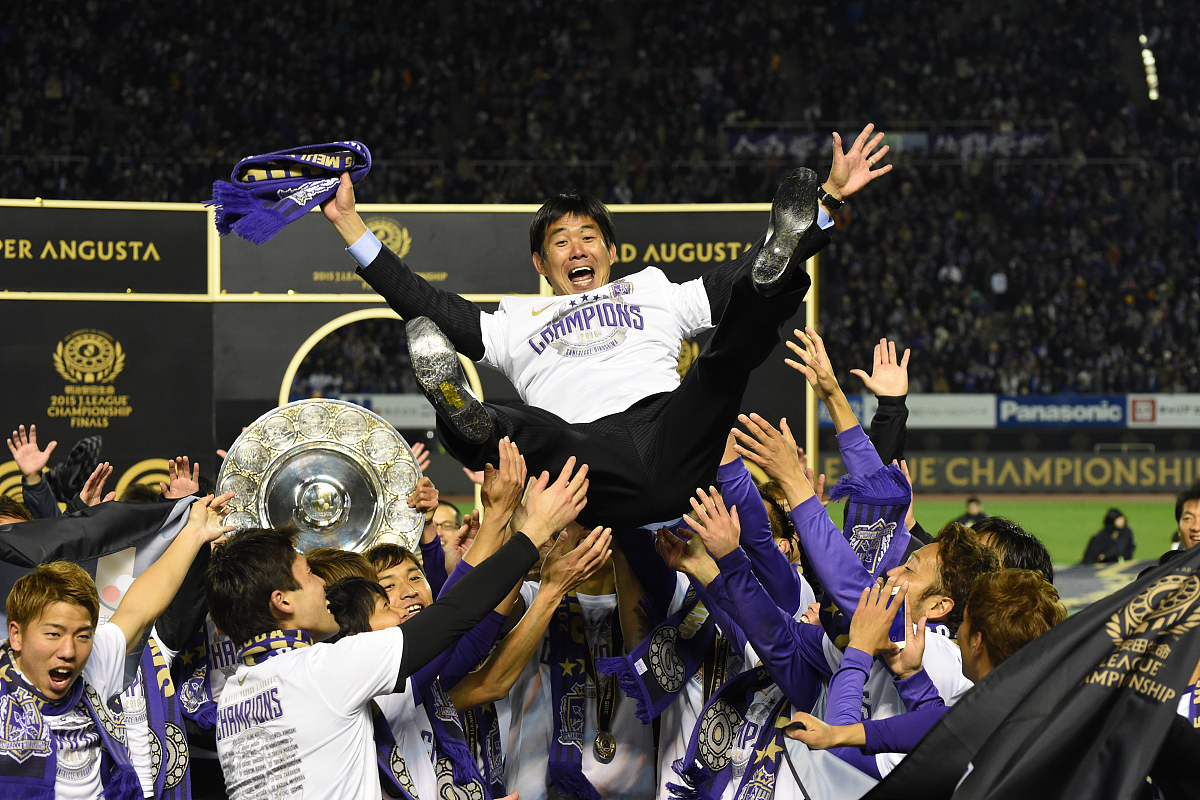 英超传奇谢幕，球迷泪洒赛场