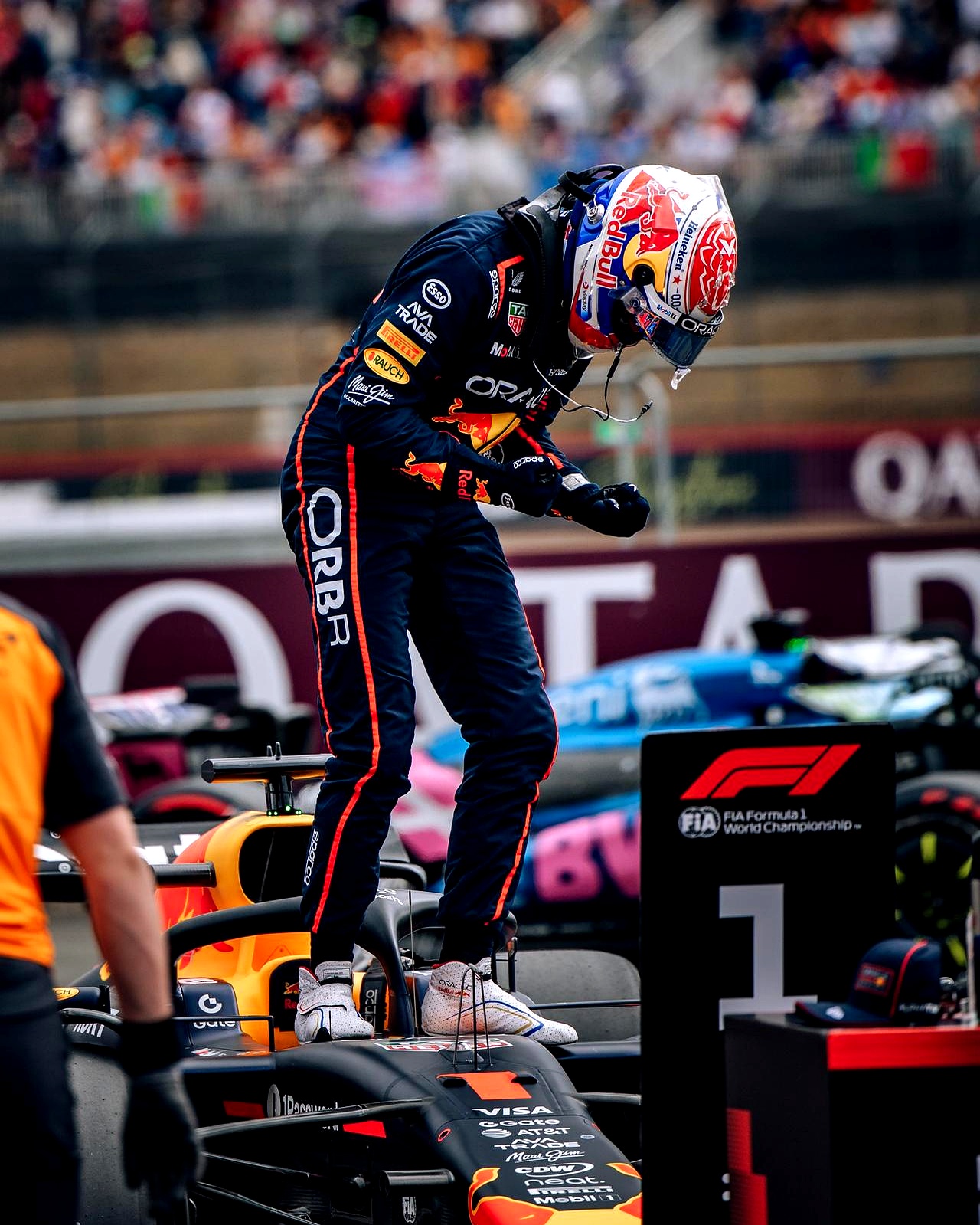 法拉利碾压哈斯车队，维斯塔潘点燃赛场