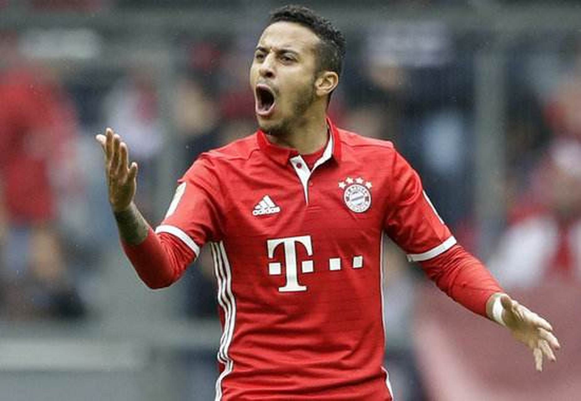 波兰完胜曼城，蒂亚戈扛起全队