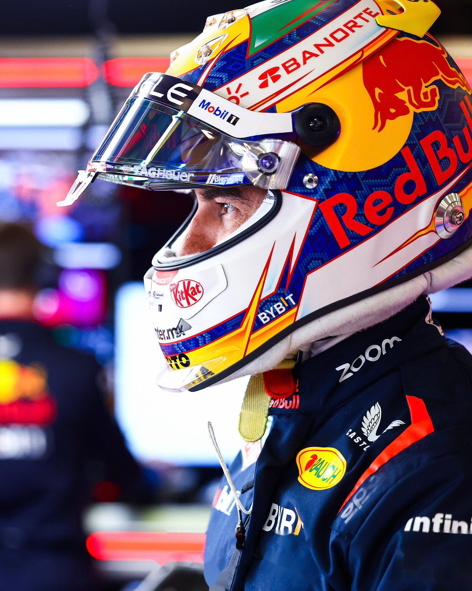 红牛车队力克哈斯车队，佩雷兹惊艳四座