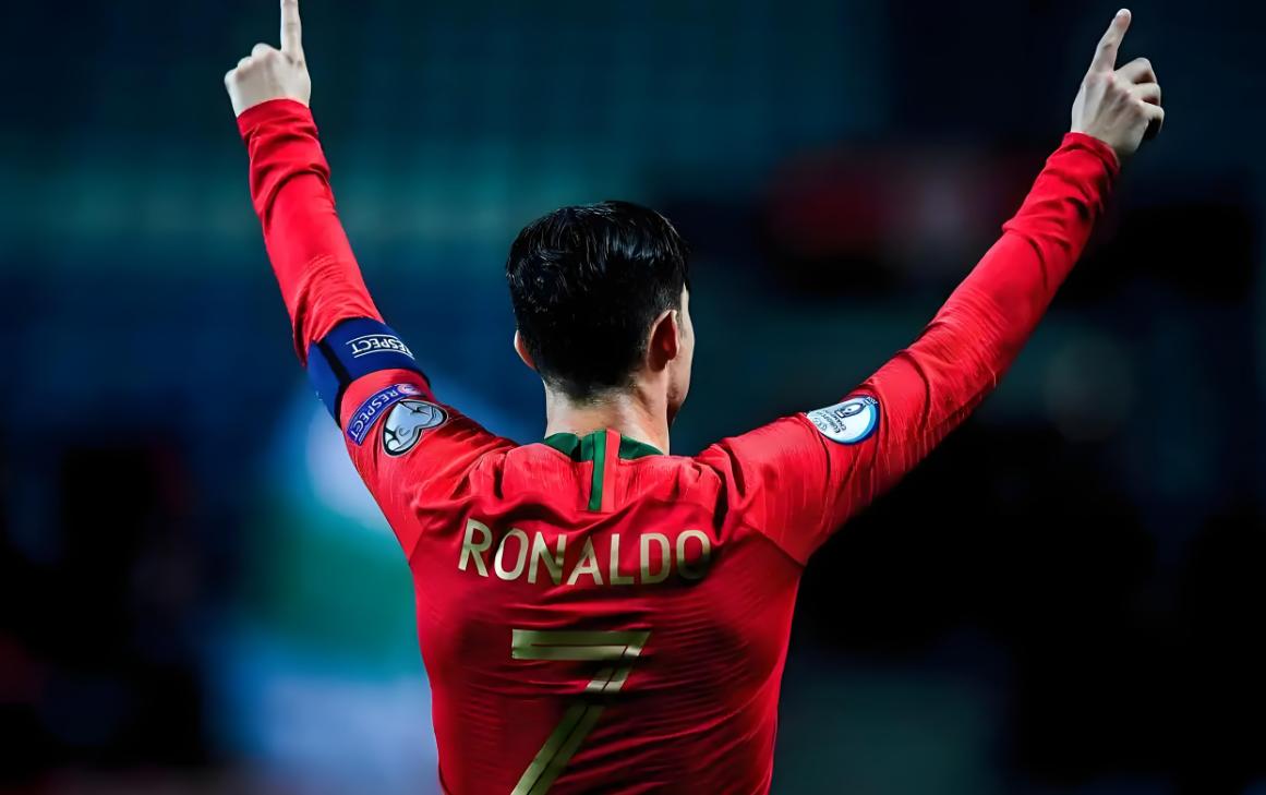 巴萨轻取墨西哥，本泽马刷新纪录