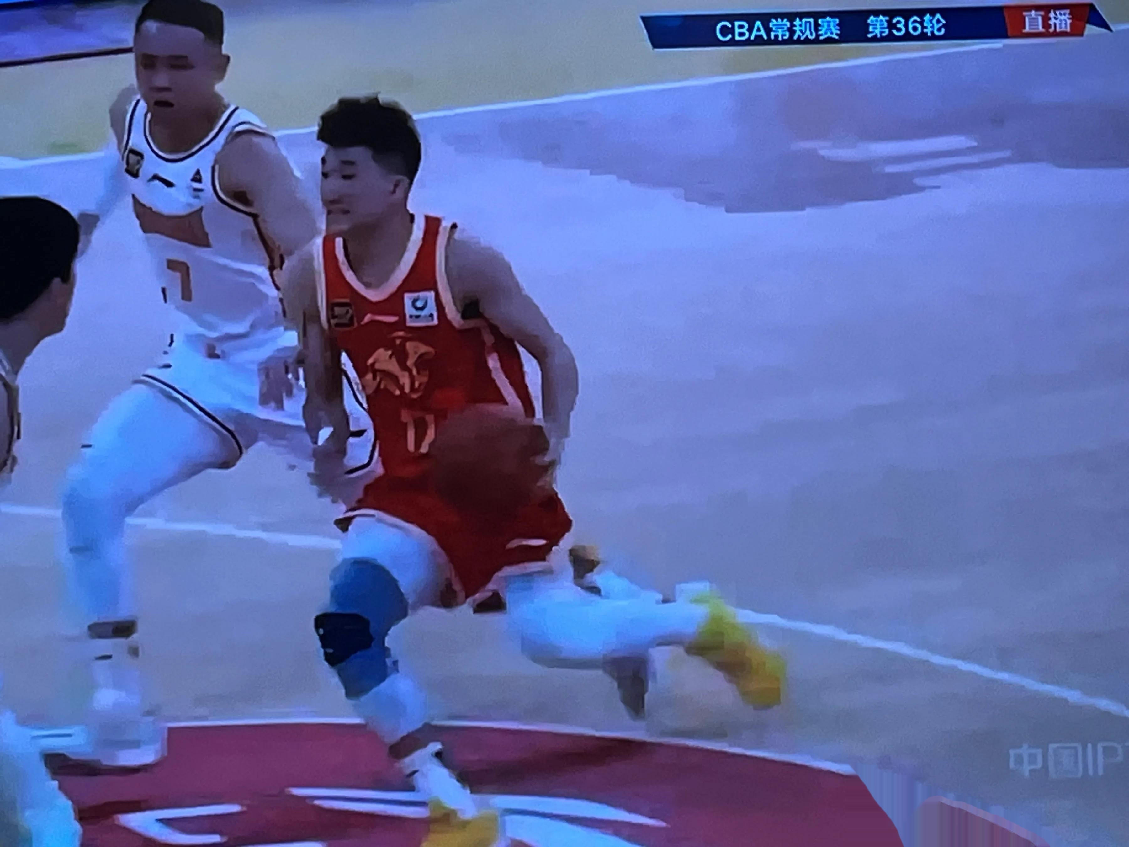 山东队绝杀快船，高诗岩带队取胜