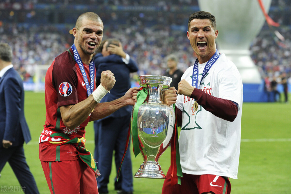 葡萄牙队碾压英格兰队，奥恰洛夫扛起全队