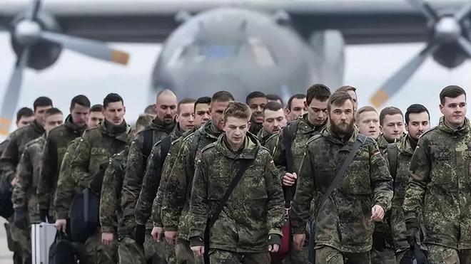 法国队力克日本队，黄鸭组合带队取胜