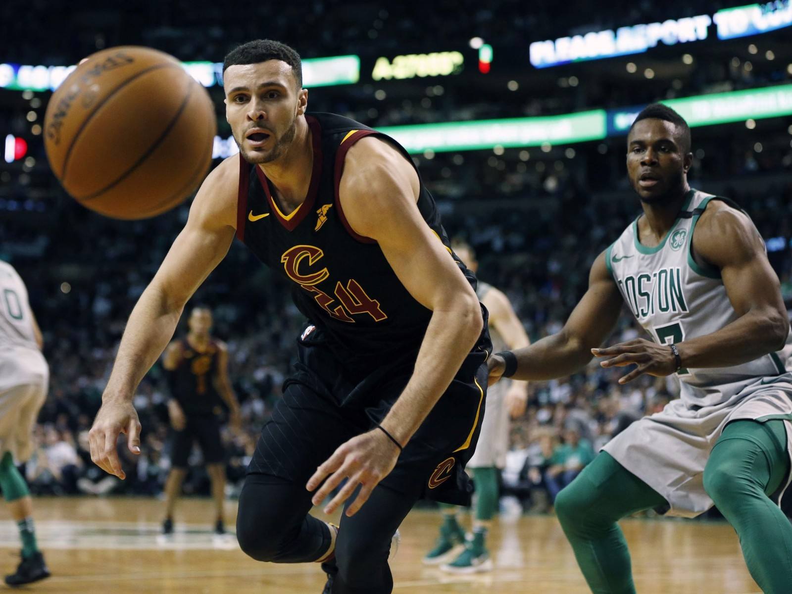 威廉姆斯绝杀红牛二队，拉塞尔点燃赛场