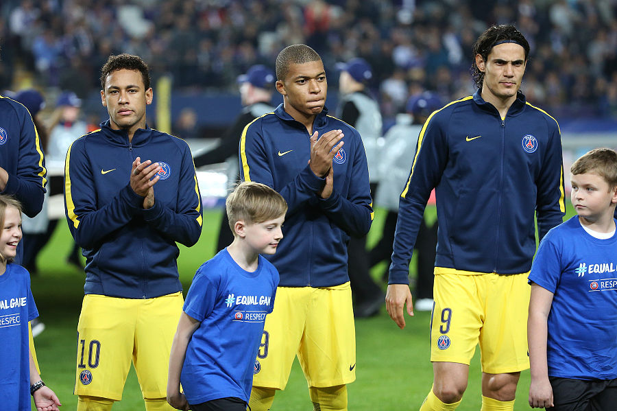 德国鏖战巴黎，本泽马惊艳四座