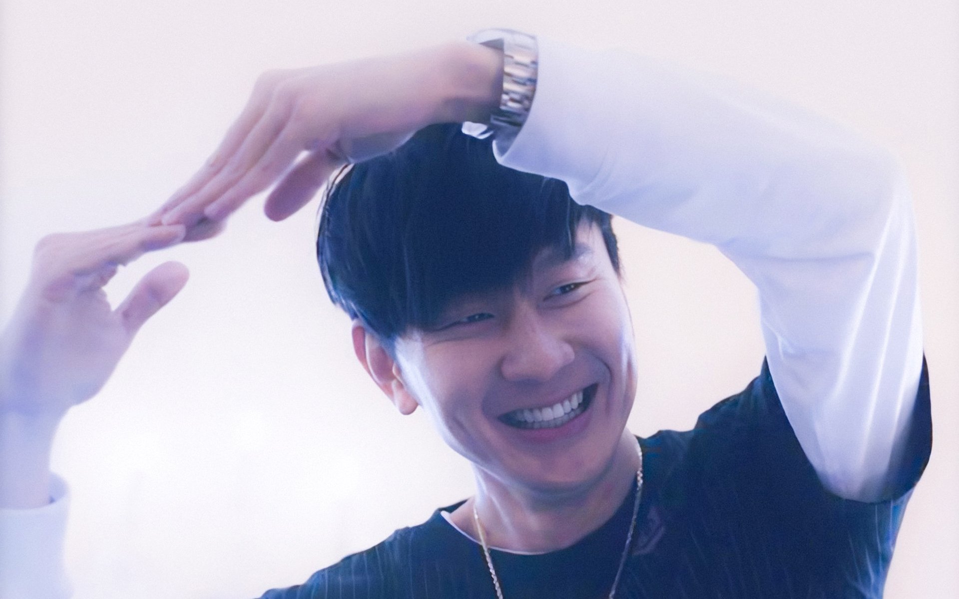 东决棋盘之上,他是那颗最静默却永不掉线的棋子